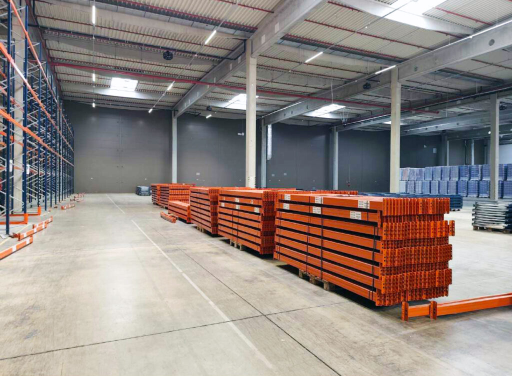 paletové regály mecalux bazaroz demontáž použité bazarové skladové halové průmyslové 